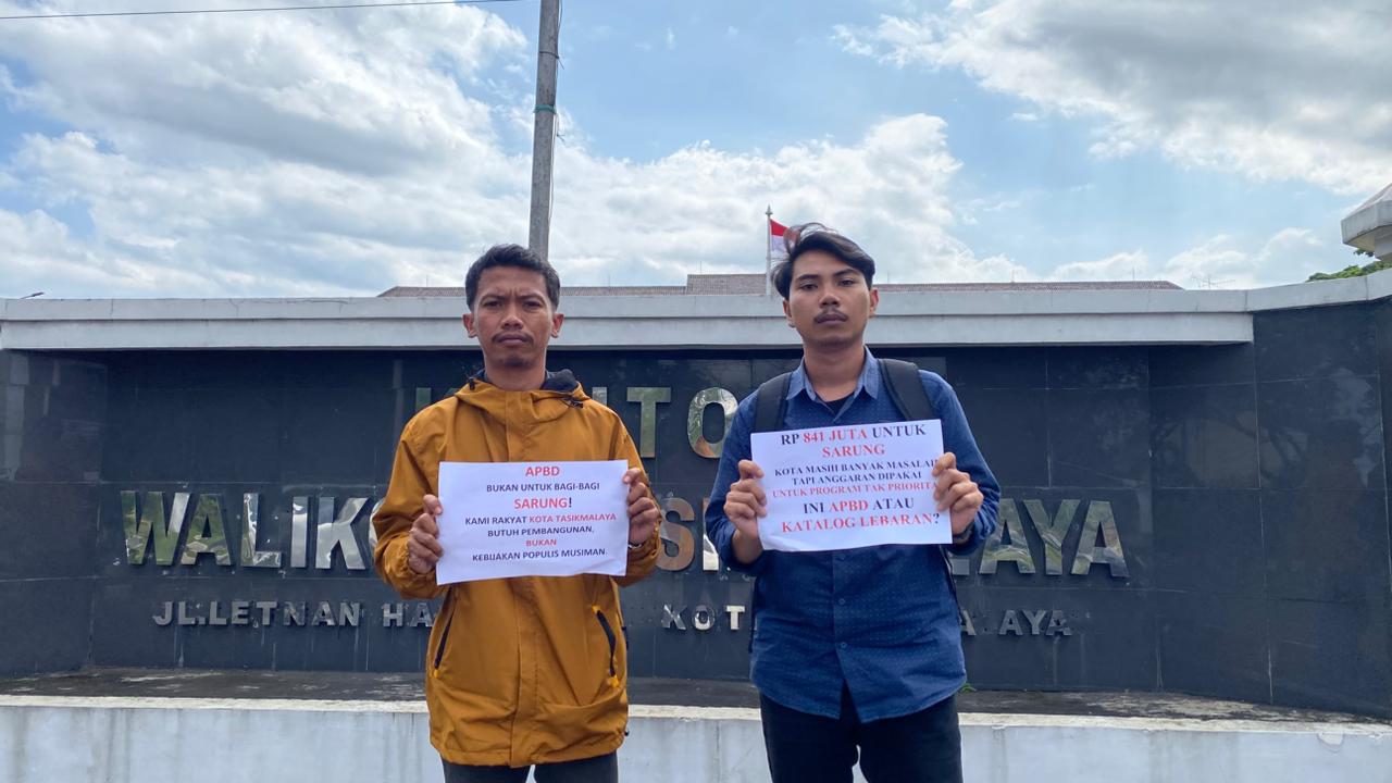 Di Tengah Efisiensi Anggaran, Pengadaan Sarung Rp841 Juta di Tasikmalaya Dipertanyakan