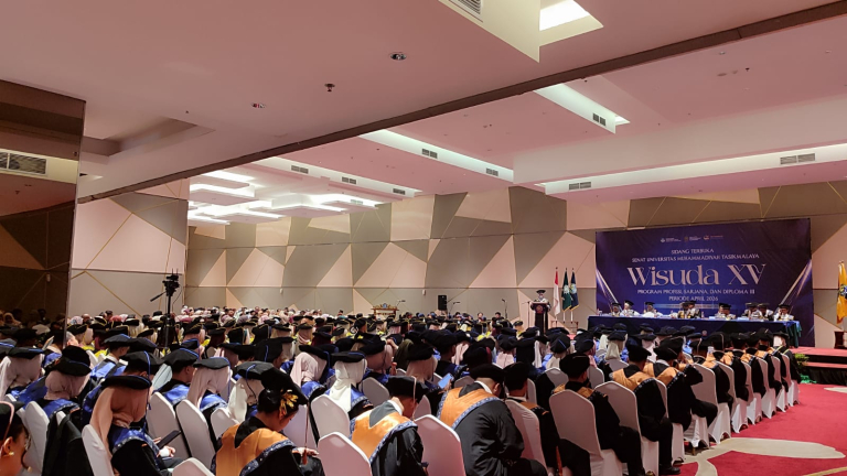 Wisuda ke-15 UMTAS, 244 Lulusan Resmi Dikukuhkan